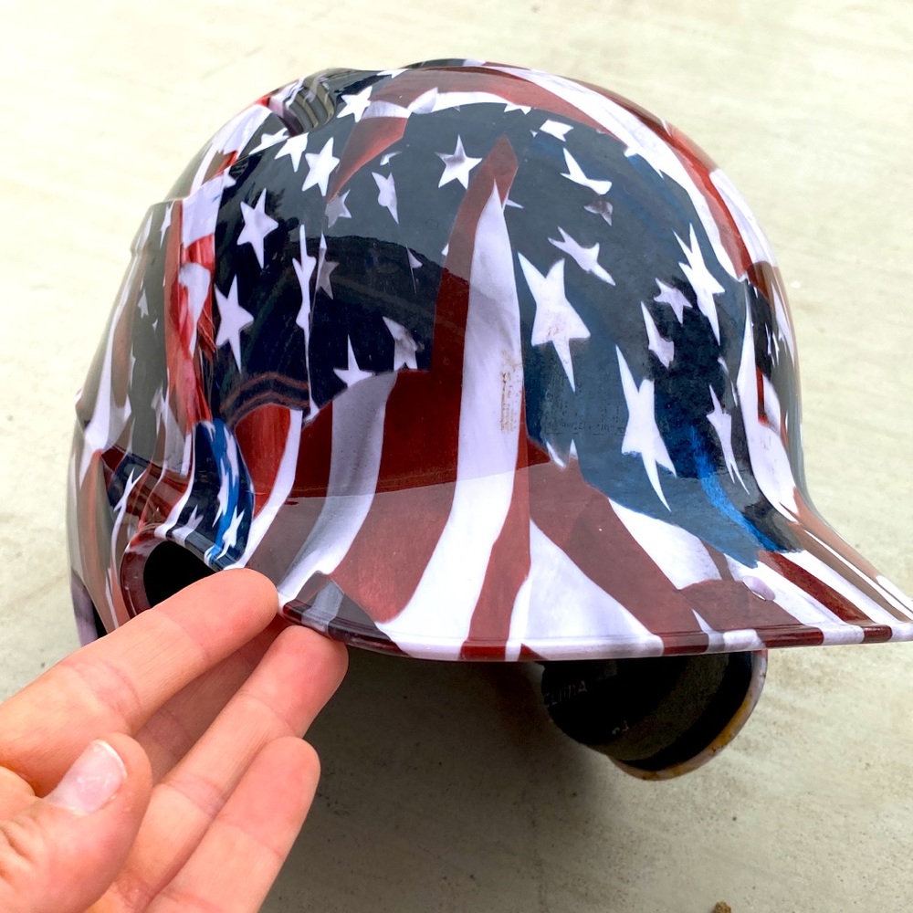 Men’s baseball helmet size 6 3/8- 7 3/8